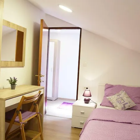 New, Sunny Surrounded By Nature Apartment *